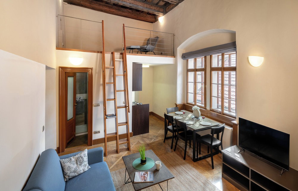3 Epoques Apartments By Adrez Living