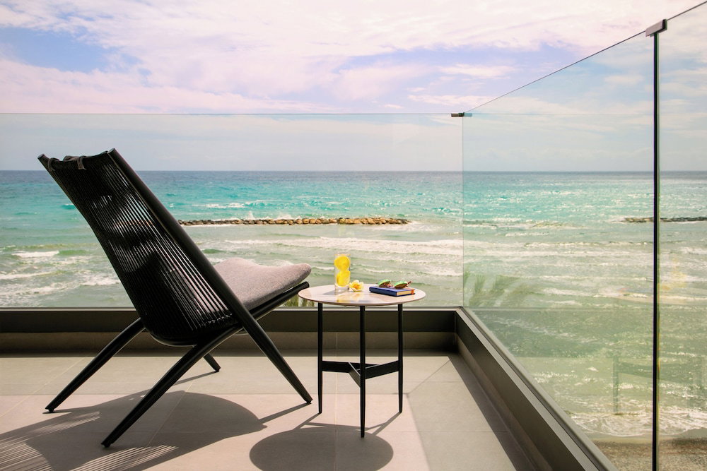 Hotel Mercure Larnaca Beach Resort