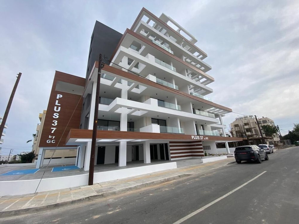Hotel Beachcomber 2-Br Apartment In Larnaca