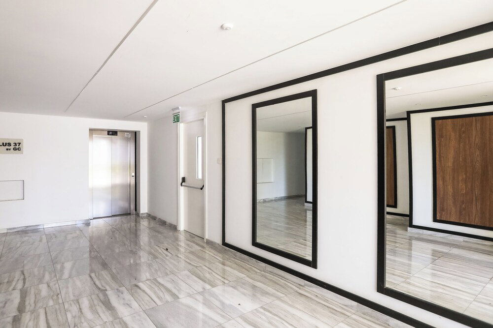 Beachcomber 2-Br Apartment In Larnaca