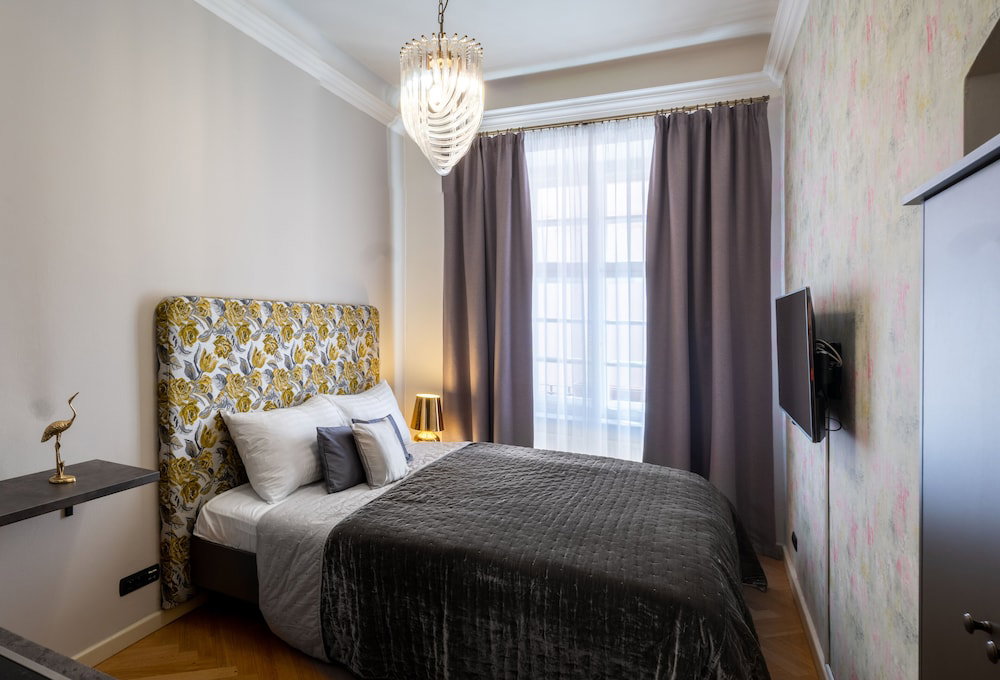 Chateau 9 Apartments By Adrez Living