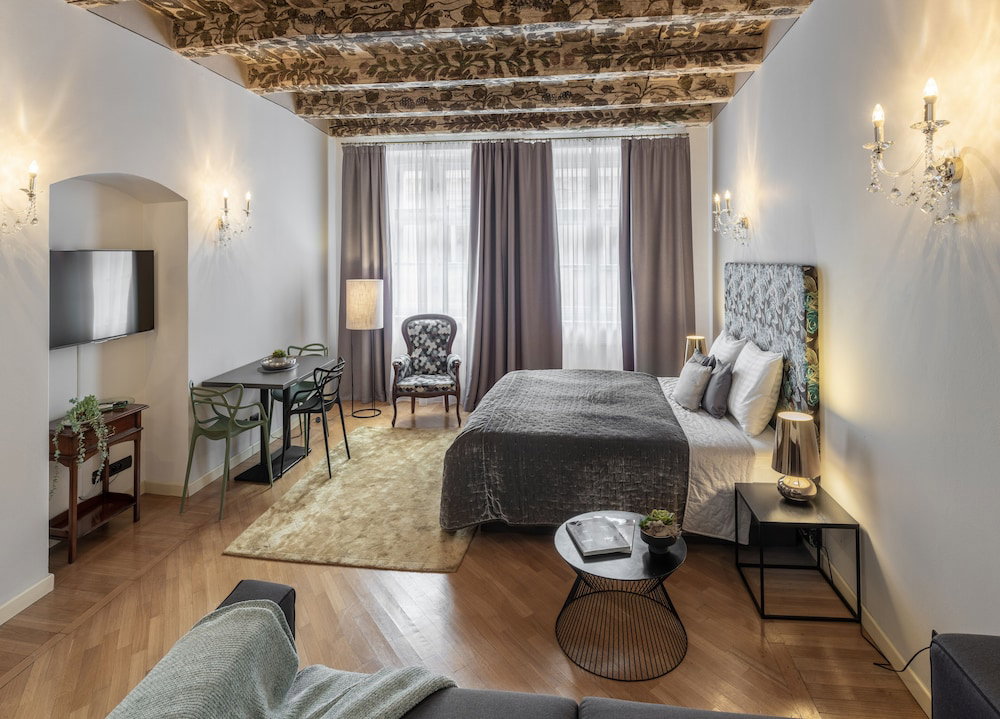 Chateau 9 Apartments By Adrez Living