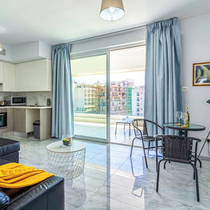 Sejur Oyster 1-Br Apt & Pool In Larnaca vacanta Meneou