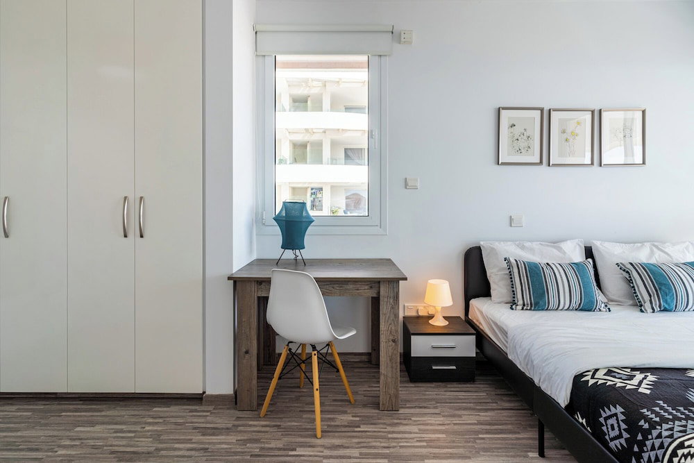 Oyster 1-Br Apt & Pool In Larnaca