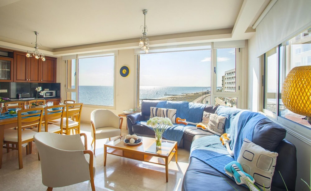 Hotel Mackenzie Eftyhia Beachfront Suite
