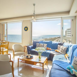 Sejur Mackenzie Eftyhia Beachfront Suite vacanta Meneou