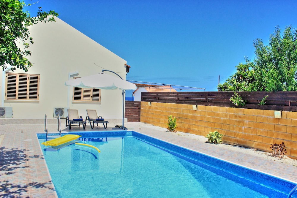 Hotel Villa Majestic In Agia Marina Chrysochous