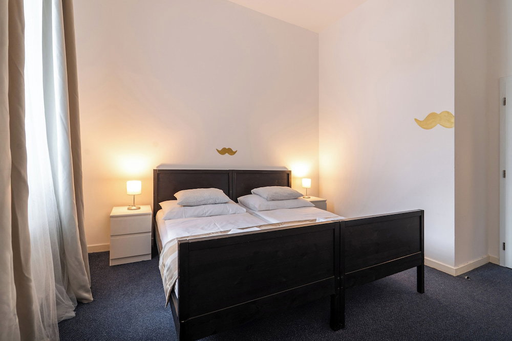 Little Tom Apartments