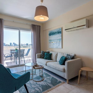 Sejur Sunny 2-Br Apt. & Balcony In Mackenzie vacanta Meneou