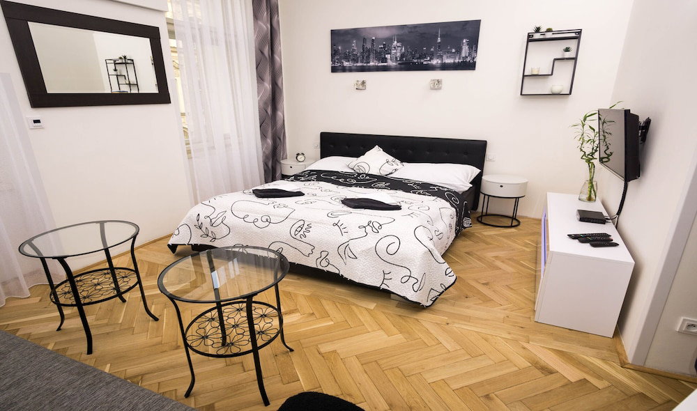 Hotel Black & White Apartment By Wenceslas Sq.