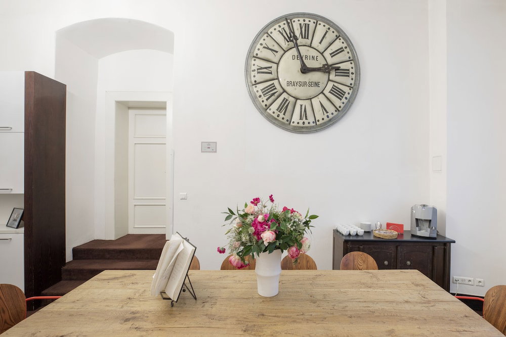 Old Town Square Residence By Emblem