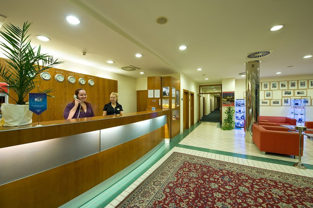 Ramada By Wyndham Airport Prague