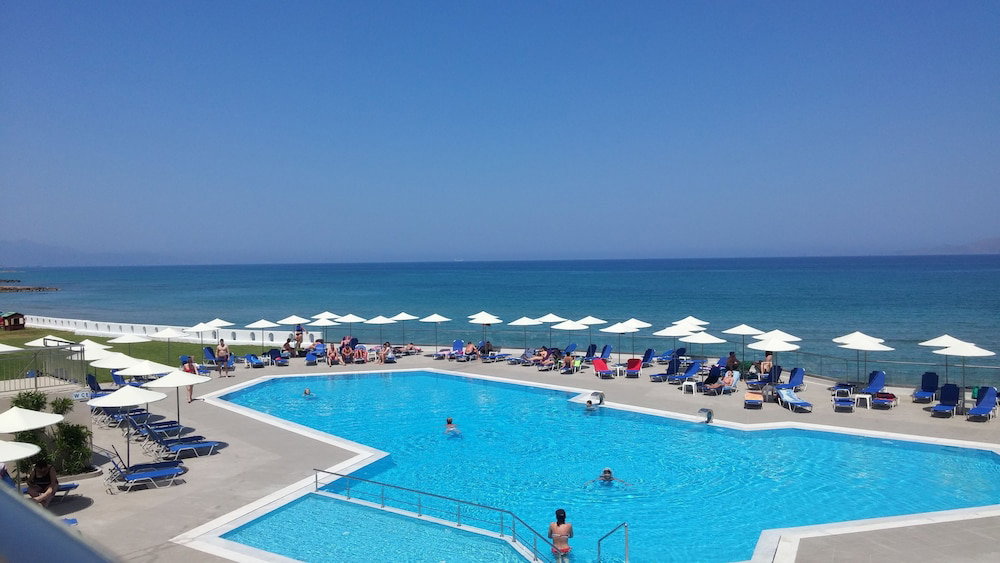 dal travel Themis Beach