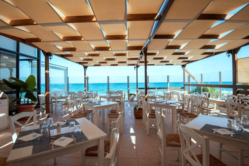 dal travel Themis Beach