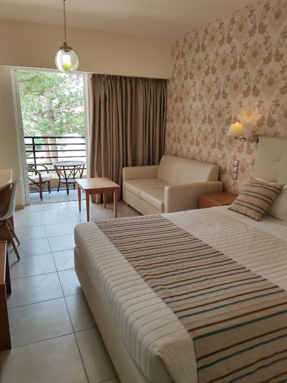 dal travel Themis Beach