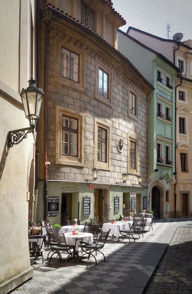 Hotel Black Star Suites