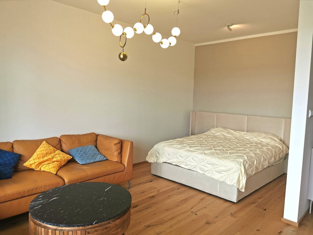 Free Parking, Center Location, Nuslesky Pivovar Sunset Balcony Home