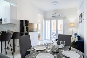 Hotel Vibe - 1 Br Apt & Balcony In Larnaca cazare Meneou