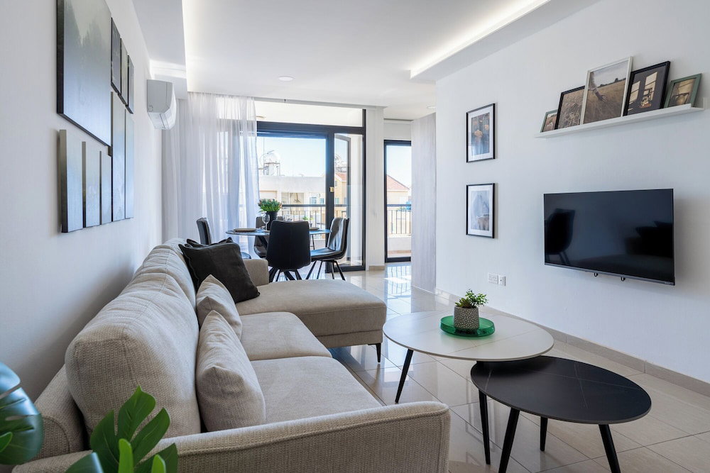 Hotel Averna - Breezy 2-Br Apt. In Larnaca