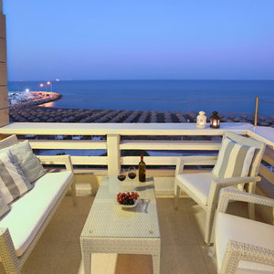 Sejur Mackenzie Beachfront Suite vacanta Meneou