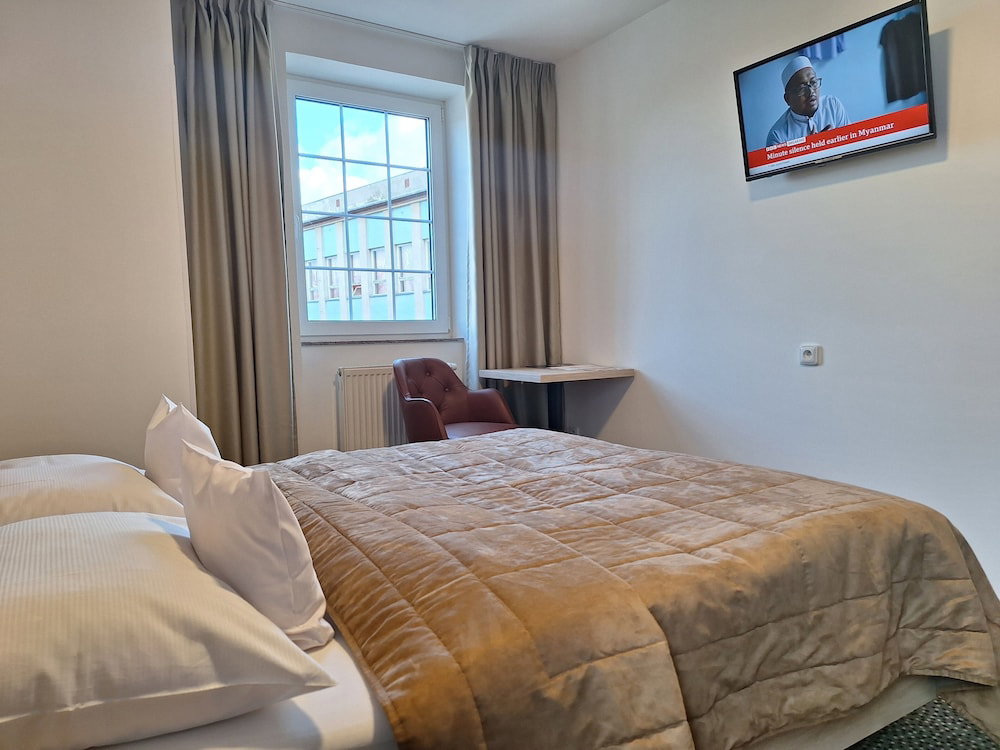 Hotel Hotel Avion