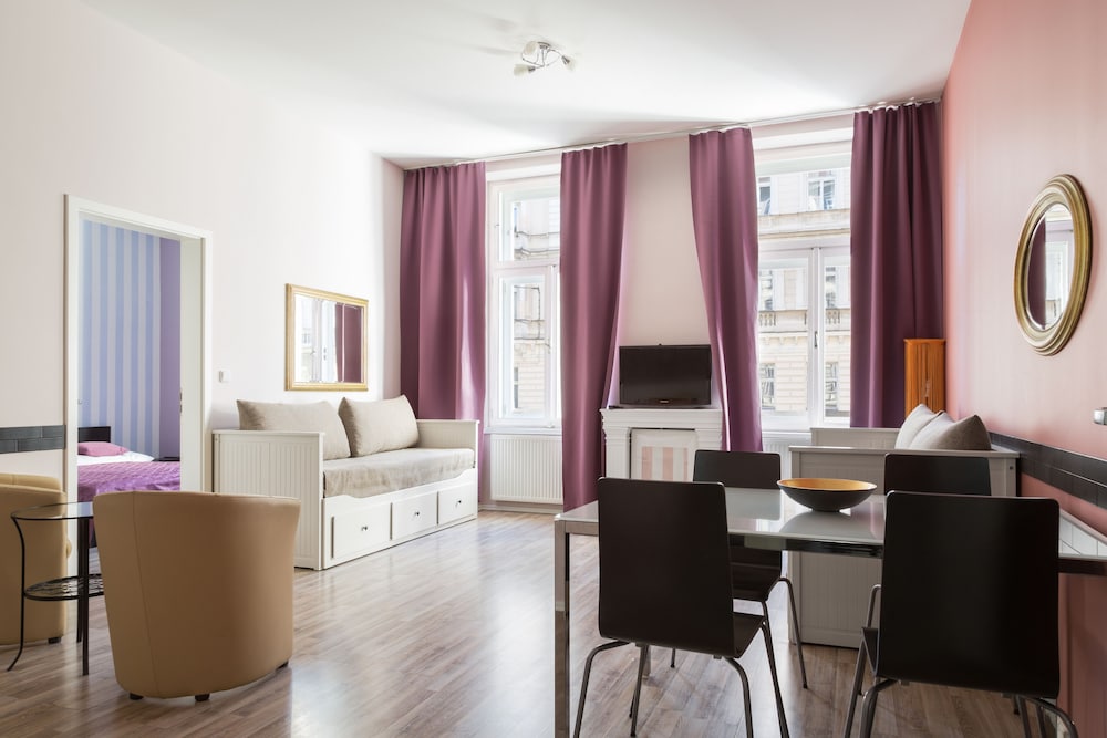 Hotel Royal Court Apartments