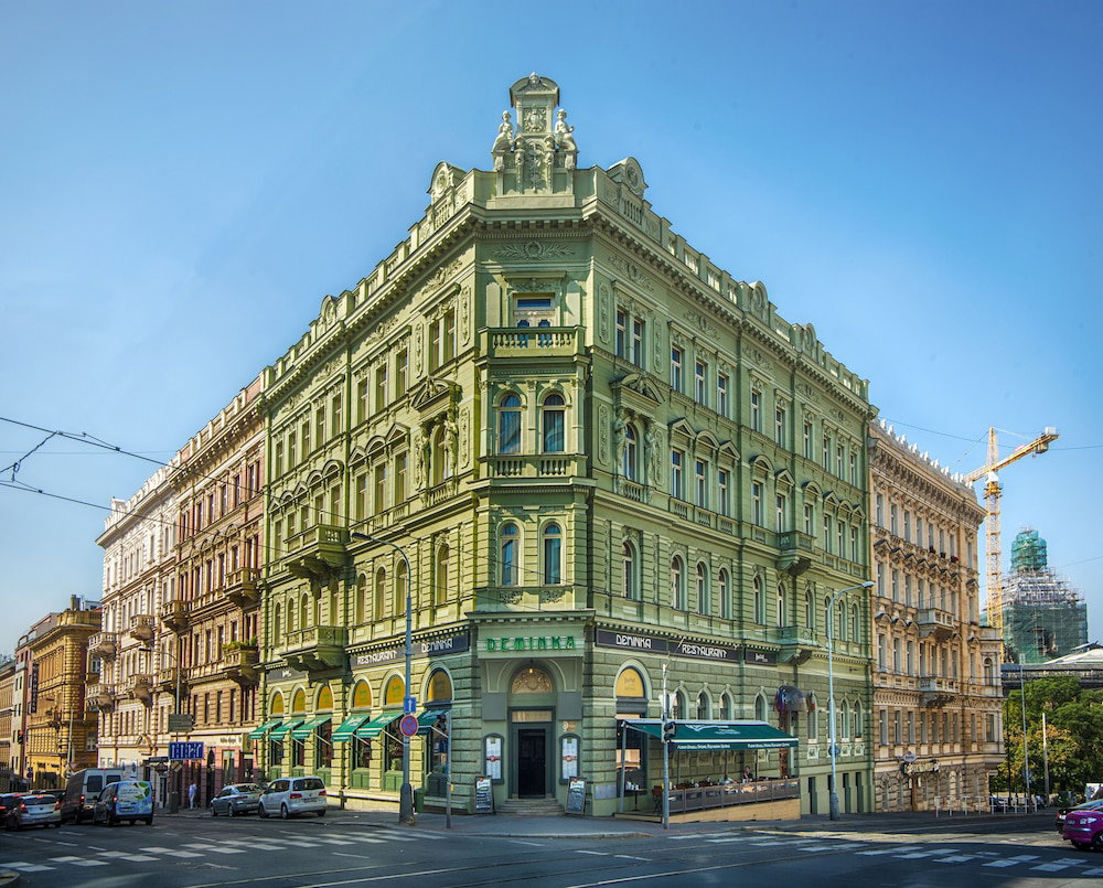 Hotel Deminka Palace