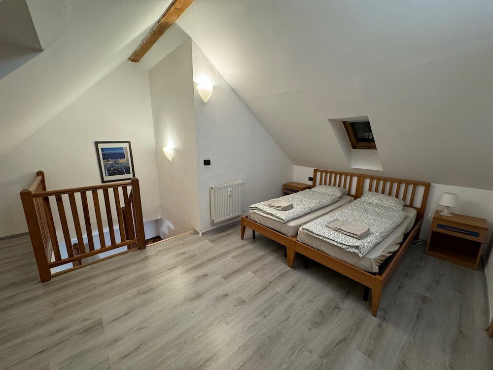 Hotel 1 Bed Flat - Sleeps 4 - Pets - Smoking On Terrace