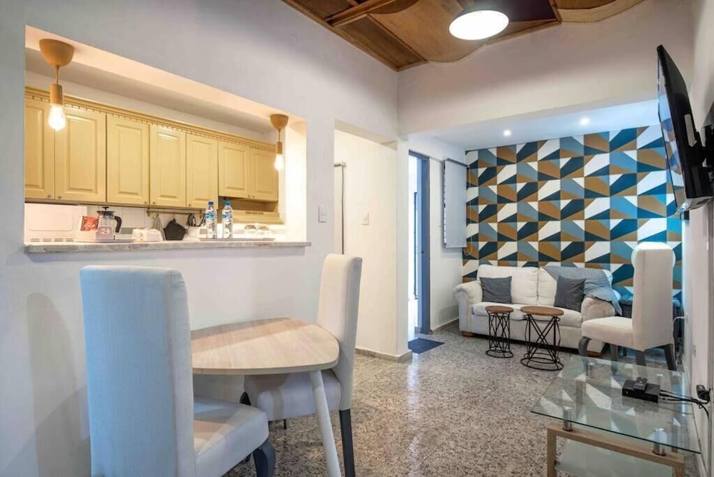 Hotel Apartment In Gazcue Sleeps 6