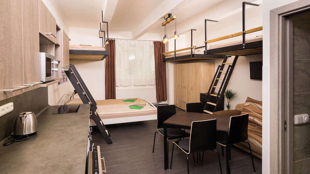 Flying Bed Apartment Close To Castle