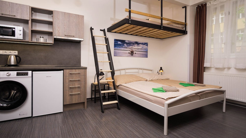 Flying Bed Apartment Close To Castle