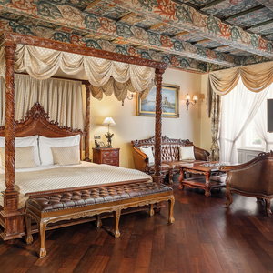 Hotel Iron Gate Hotel & Suites Prague By Bhg cazare Stare Mesto
