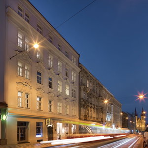 Hotel Louren Apartments cazare Karlin