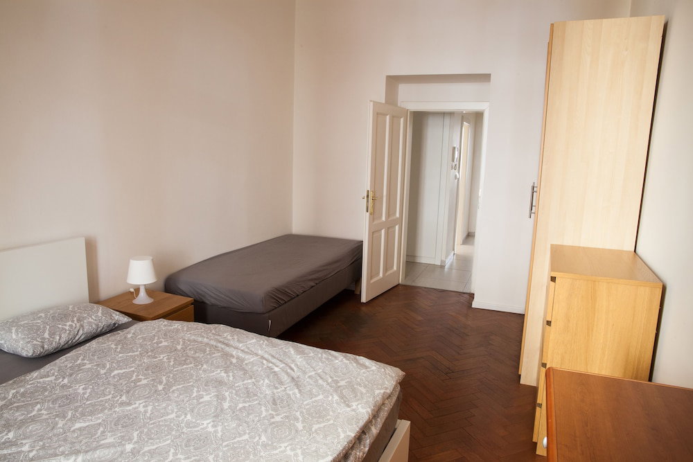 2 Bed Flat - Sleeps 9 - Pets - Smoking On Terrace