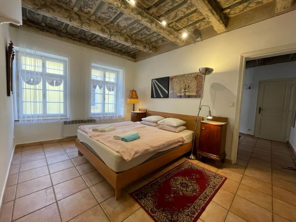 Hotel 1 Bed Flat - Sleeps 4 - Balcony - Wifi