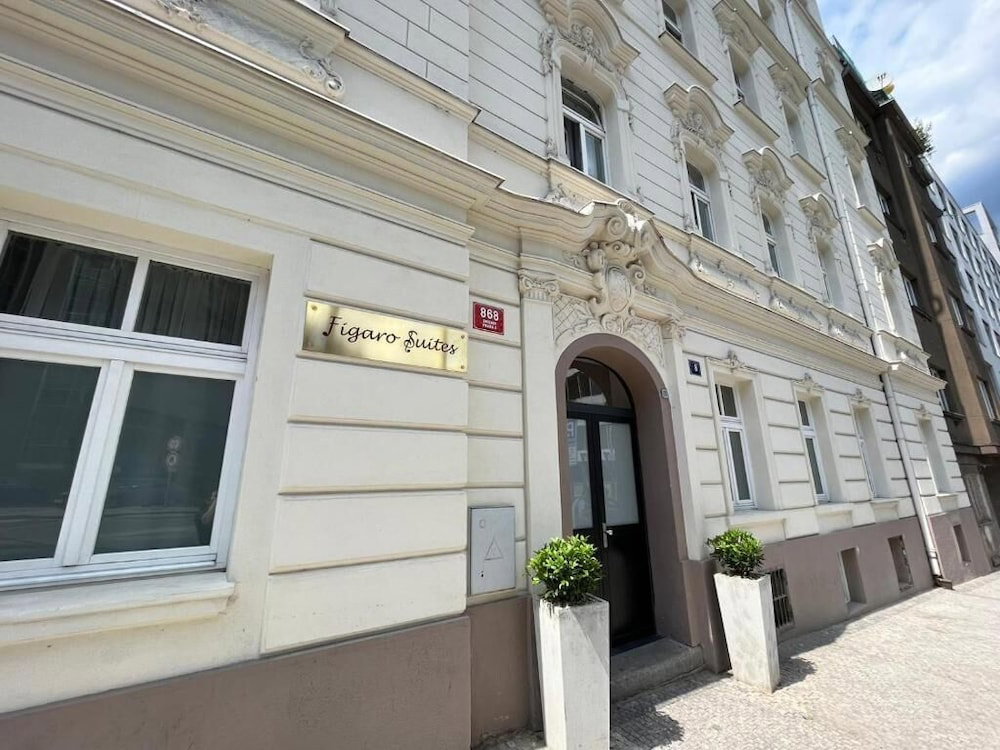 Hotel Figaro Suites