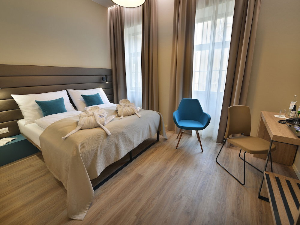 Ea Hotel New Town