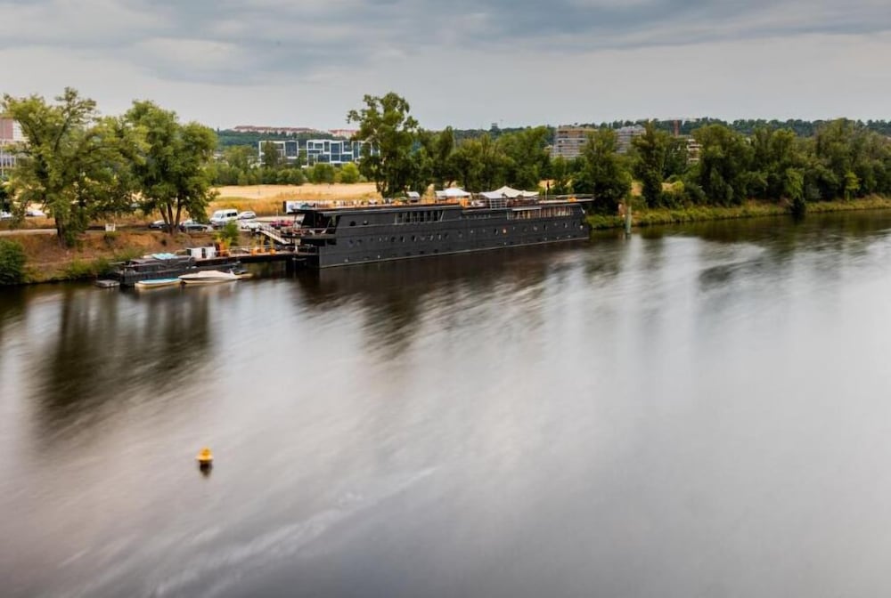 Hotel Botel Marina