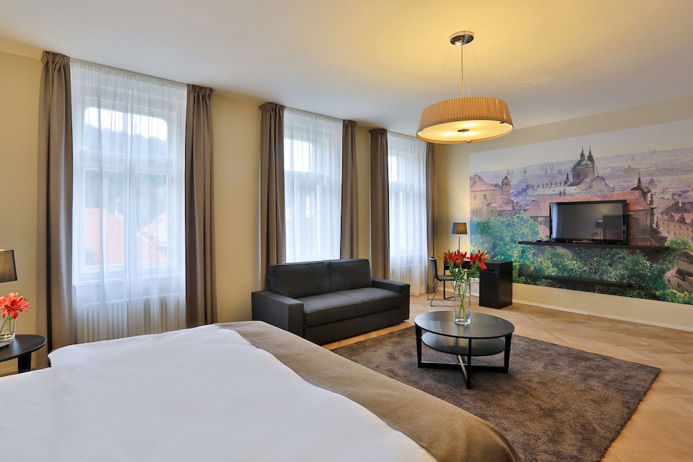 James Hotel & Apartments