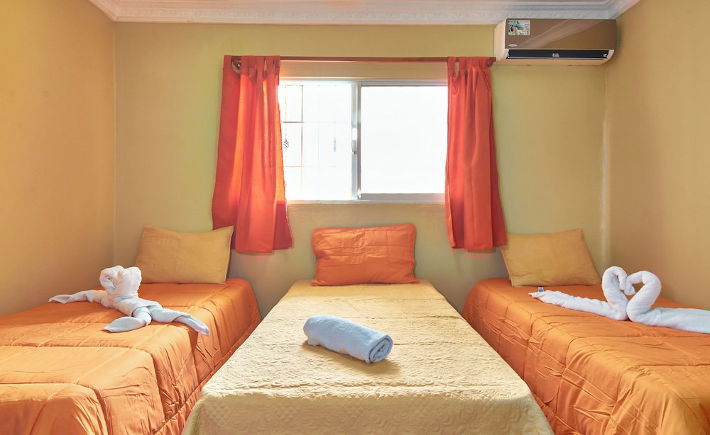 Hotel 1-Bedroom Apartment With 3 Single Beds Near Sdq Airport Fast Wi-Fi & Free Pa