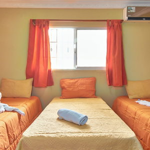 Hotel 1-Bedroom Apartment With 3 Single Beds Near Sdq Airport Fast Wi-Fi & Free Pa cazare Santo Domingo Este