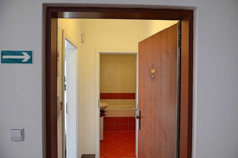 Hotel Bastien Studio Near Airport