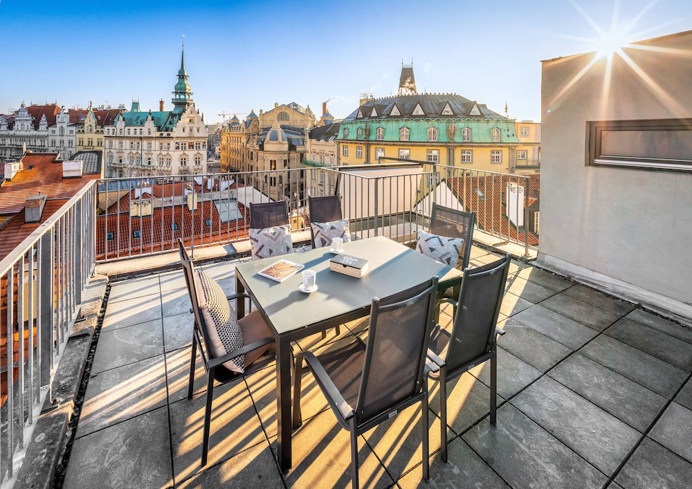 Hotel 4 Arts Apartments By Adrez Living