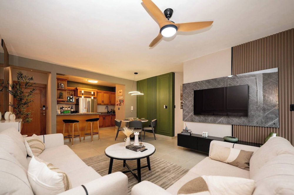 Hotel Dream Stay - Pool & Gym - 10Min Airport & Homs