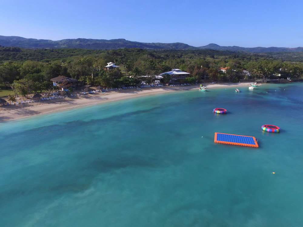Hotel Paradise Island Beach Resort