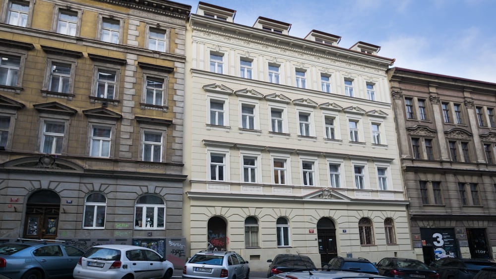 Hotel Apartment Continents By Train & Bus St.