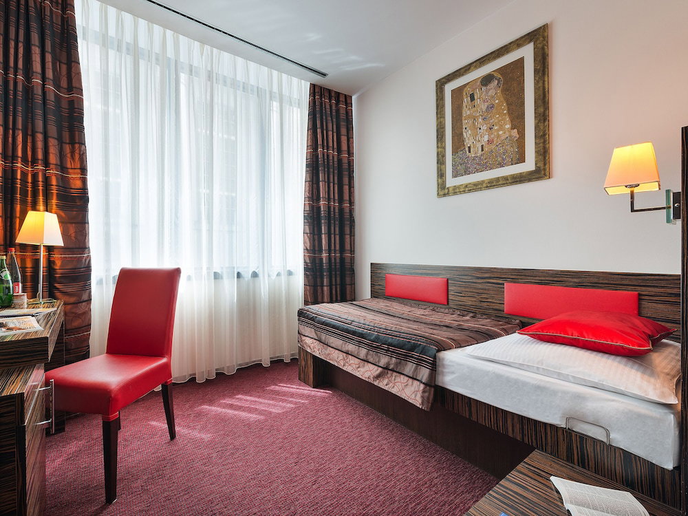 Ea Hotel Crystal Palace