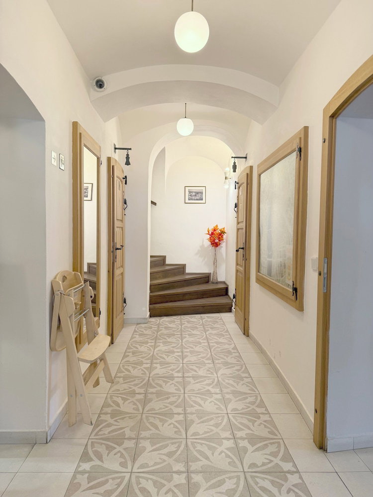 Hotel At The Golden Scissors