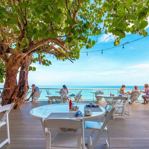 Hotel Travellers Beach Resort cazare Negril