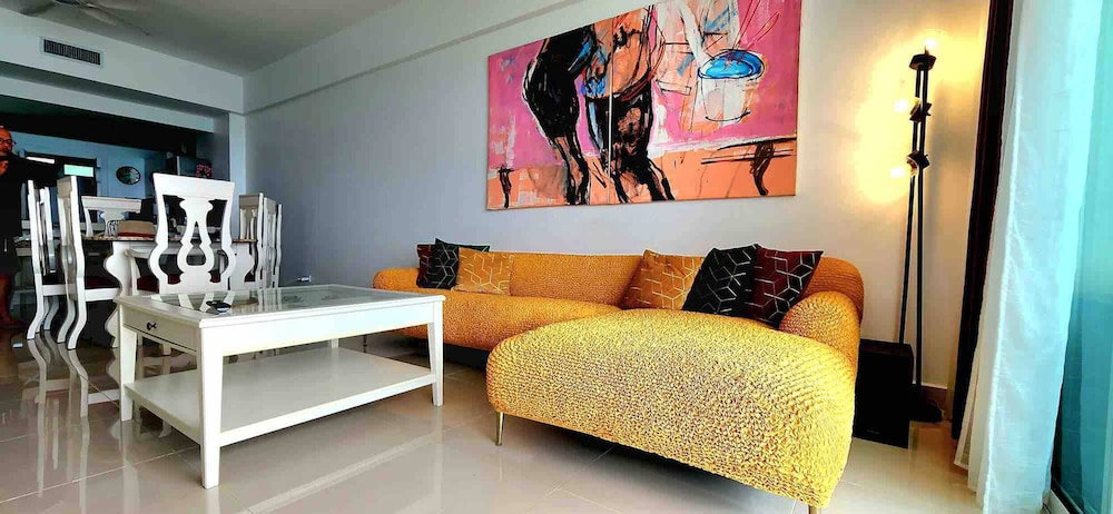 Hotel Spacious Apto With Spectacular Views Of The Beach